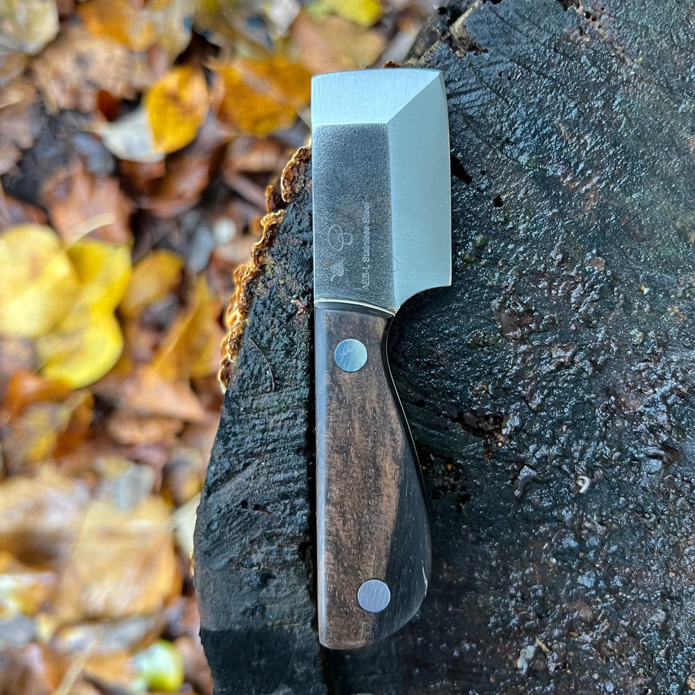 
                      
                        Handmade Foraging Knife #4 // 100% Colombian Heirloom Ceremonial Raw Cacao, Medicinal mushroom extracts, plant based protein powder, high quality loose leaf tea, ceremonial grade matcha, cacao and superfoods. Foraging knife, mushroom foraging, bushcraft
                      
                    