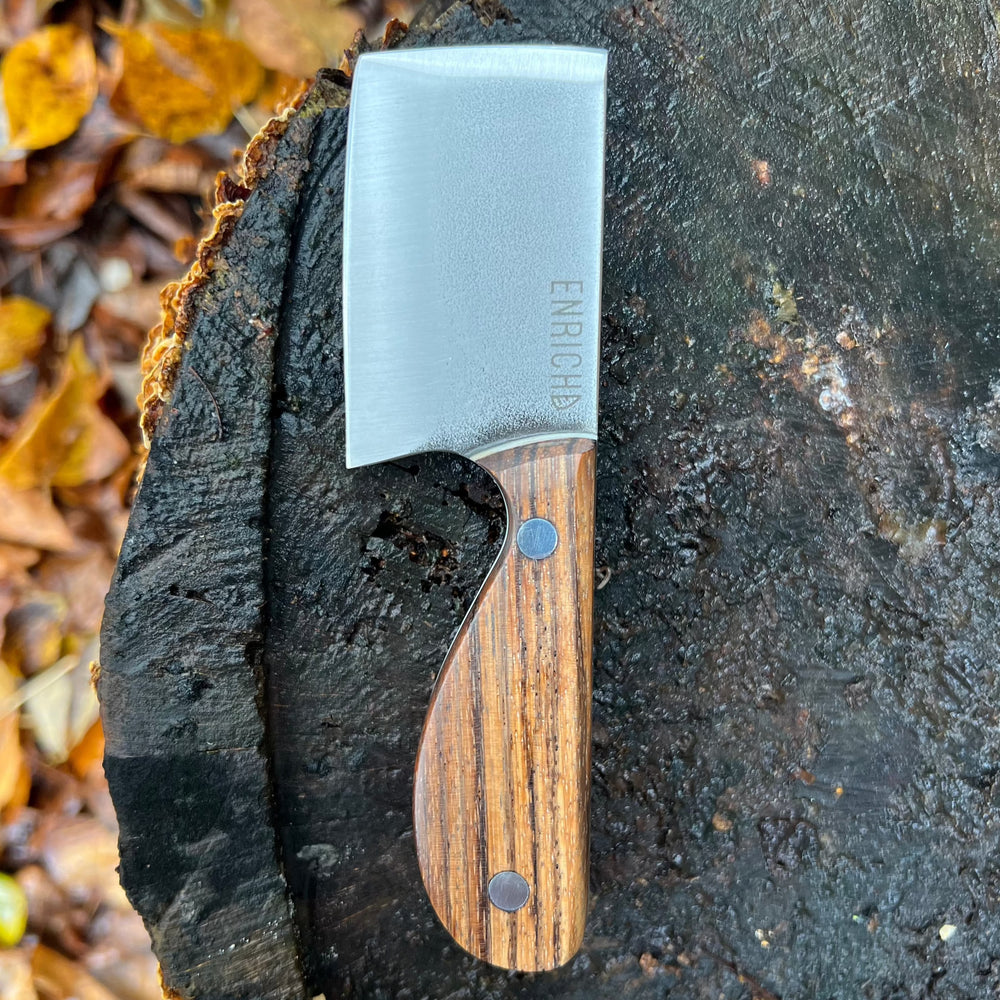 
                      
                        Handmade Foraging Knife #5 // 100% Colombian Heirloom Ceremonial Raw Cacao, Medicinal mushroom extracts, plant based protein powder, high quality loose leaf tea, ceremonial grade matcha, cacao and superfoods. Foraging knife, mushroom foraging, bushcraft
                      
                    